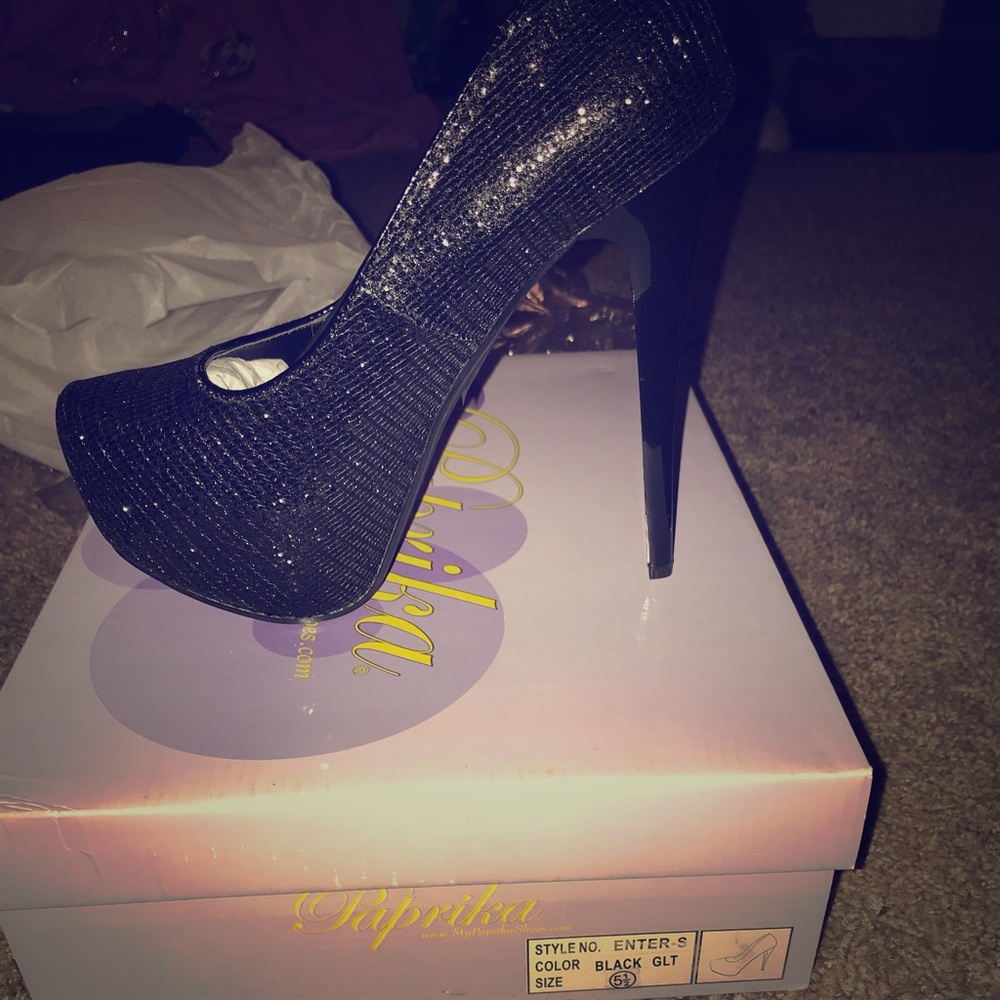 New never worn Black heels 5&half US